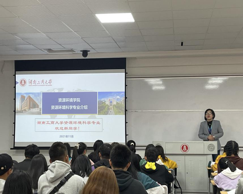1636896647832026543.jpg 第2场专业讲座1.jpg